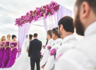 Mariage violet sur l’une des plus belles plages du monde – Juanillo Beach, Cap Cana {Alina et Austin}
