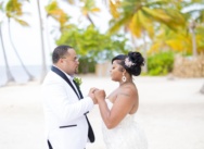 Mariage-élopement sur la plage de Shenita & Kahlil à Punta Cana, République Dominicaine