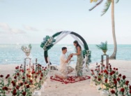 Demande en mariage magique sur la plage de Punta Cana au coucher du soleil
